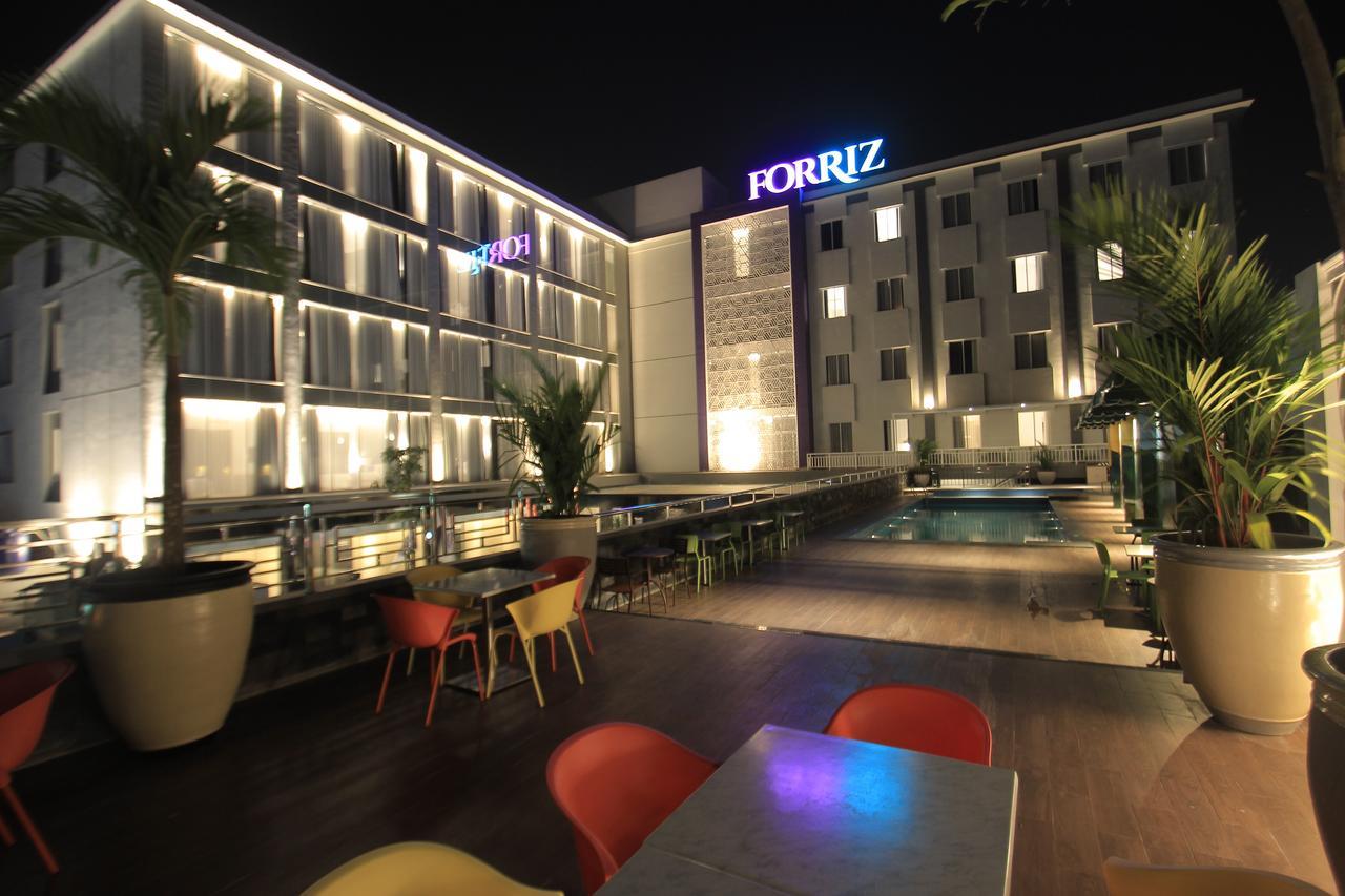 Forriz Hotel Yogyakarta Bagian luar foto